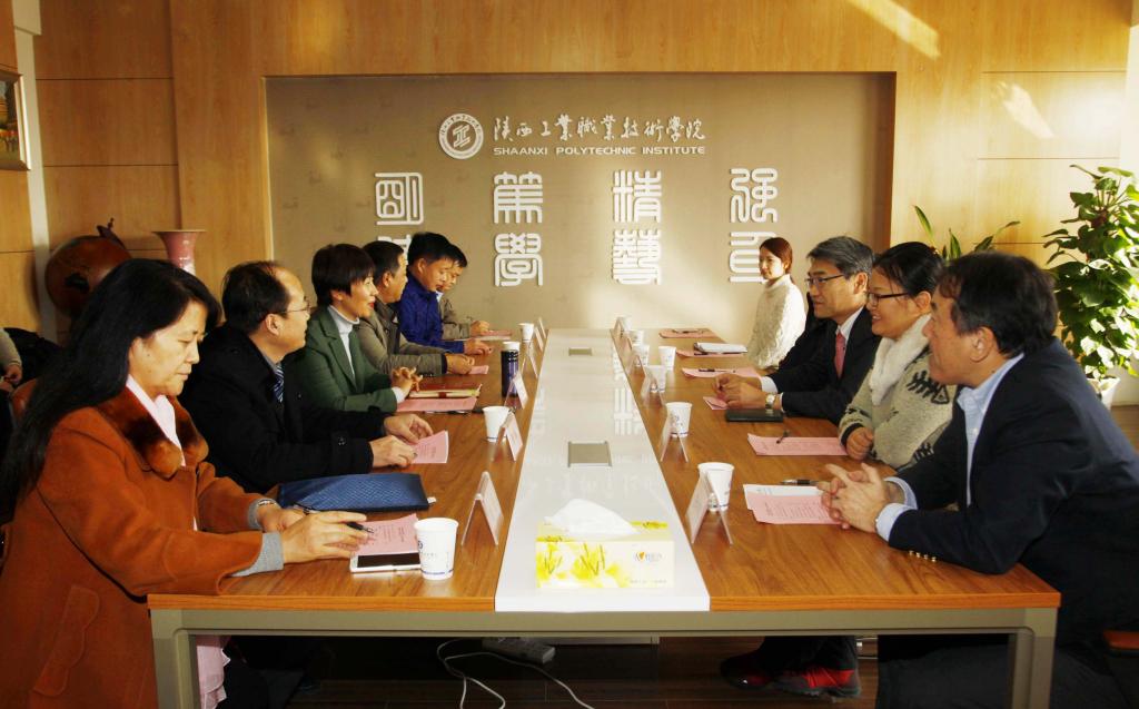 学院领导与中道教顕总经理一行交流座谈