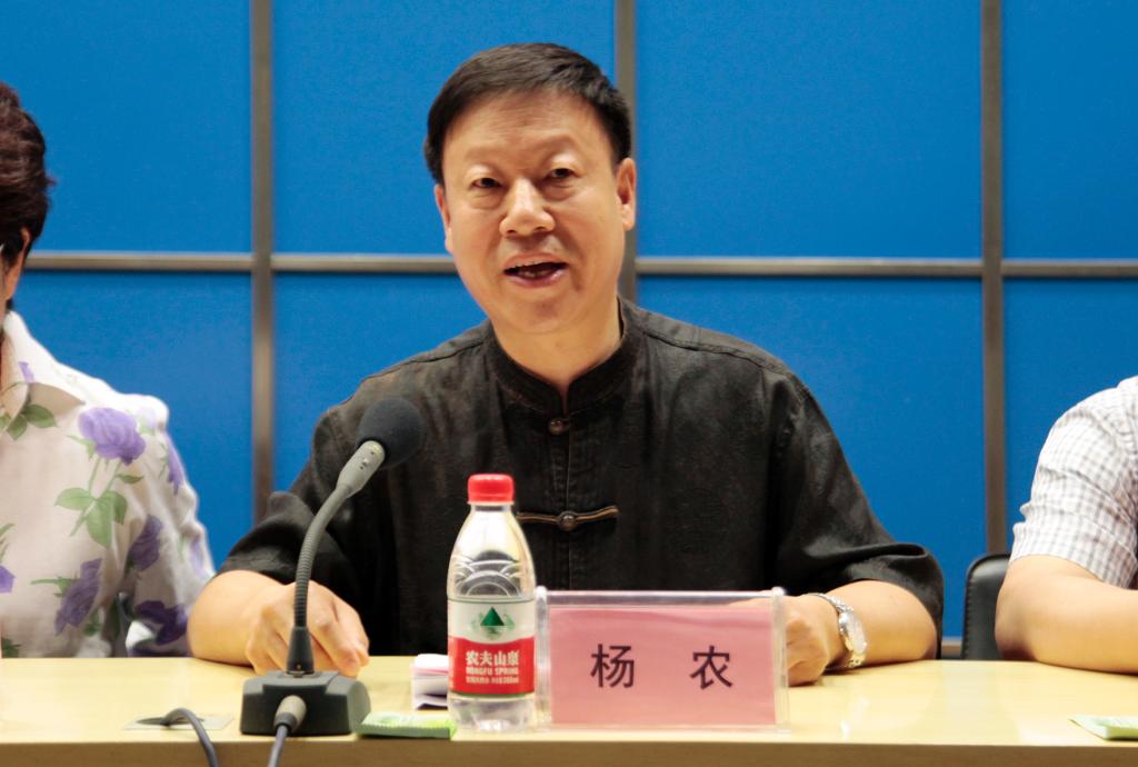 中华职教社副总干事杨农主持仪式