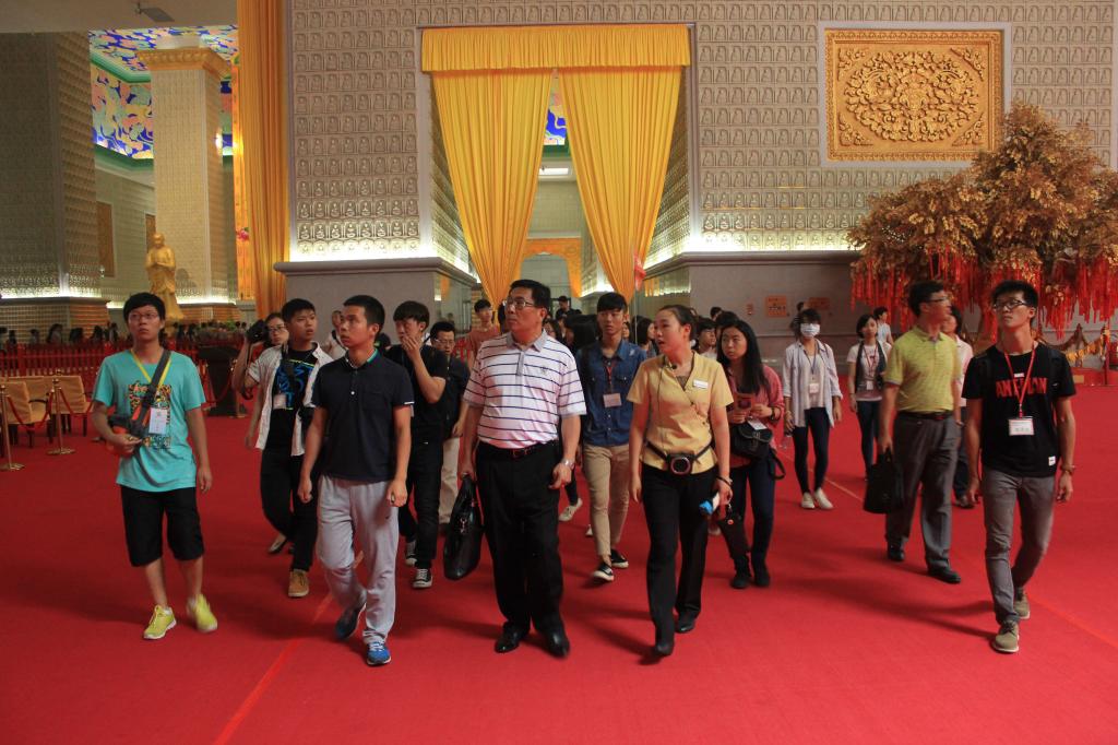 研习营师生参观法门寺